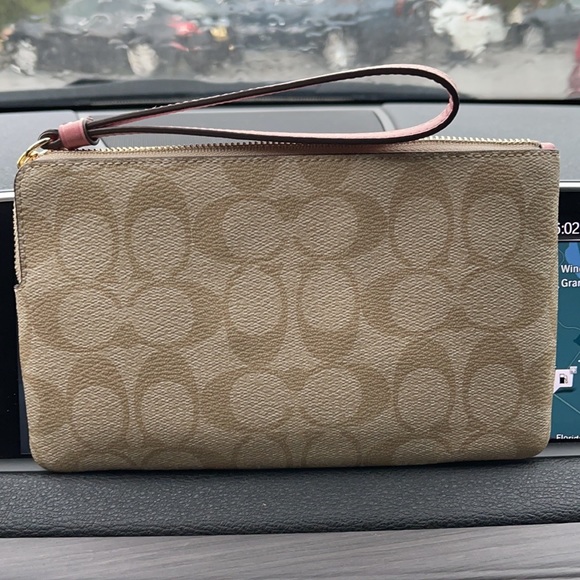 COACH SIGNATURE DISNEY LARGE CORNER ZIP WALLET - Picture 3 of 16